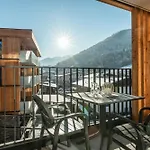 Alpenparks Hotel&apartment Taxacher 5*