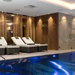 Hotell Alpenparks & Taxacher 5*