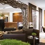 Hotell Alpenparks & Taxacher 5*