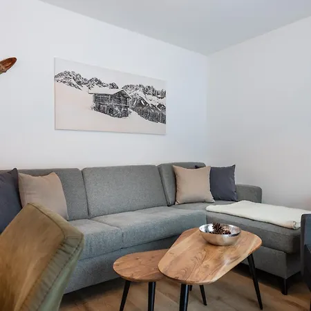 Hotel Alpenparks & Taxacher 5*