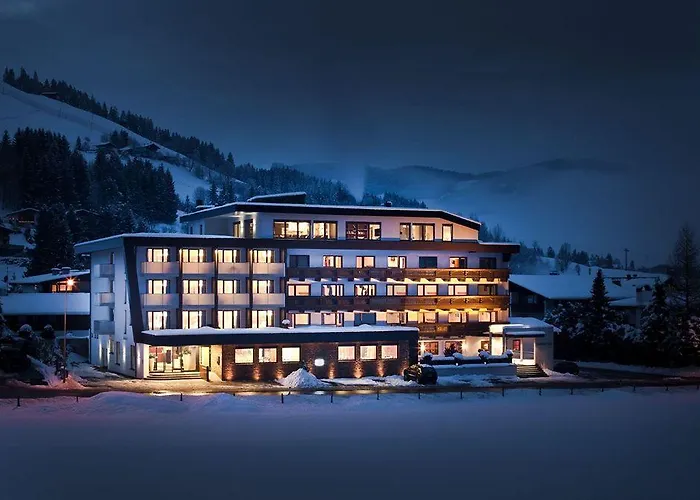 Alpenparks & Taxacher 5* Кирхберг