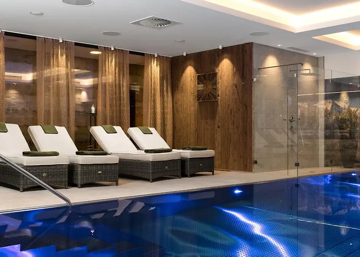 Отель Alpenparks & Taxacher 5*