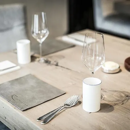 Otel Alpenparks & Taxacher 5*