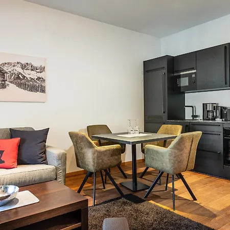 Alpenparks & Taxacher Otel 5*