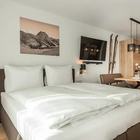 Hotell Alpenparks & Taxacher 5*